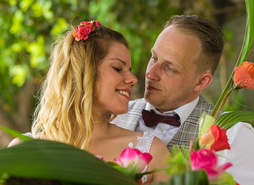 Eheversprechen erneuern Seychellen glückliches Paar