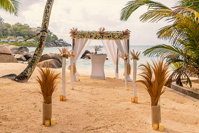 Hochzeit auf Mahe Premium Hochzeitspaket bei Sonnenuntergang