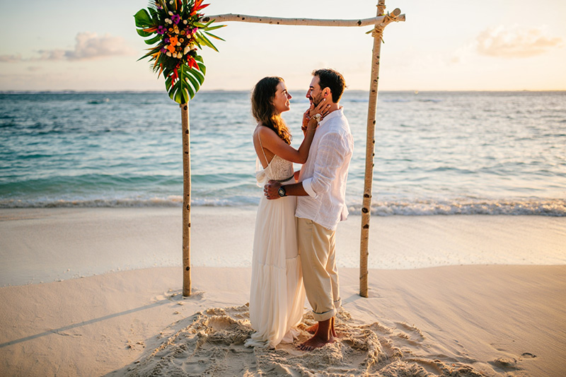 Symbolic-vs-Legal-Wedding-in-Seychelles Symbolic vs. legal wedding in the Seychelles - couple at the beach